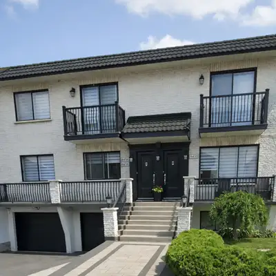 RDP – Grand 4½ RÉNOVÉ Disponible immédiatement(2e Étage ) $1700/mois logement rénové – 2e étage d’un...