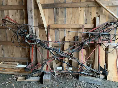 Boom d'environ 30 pieds pour arroseuse. Nozzle teejet. Hauteur des booms controllée avec cylindre hy...