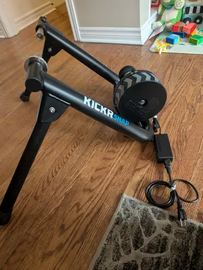 Wahoo Kicker Snap smart bike trainer with replacement knob, View more