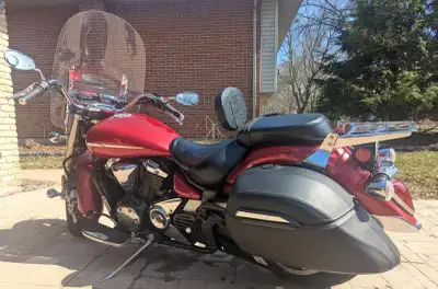 Lady driven, 29812 miles, Heated grips, Driving lights, driver's backrest, bike cover, windshield an...