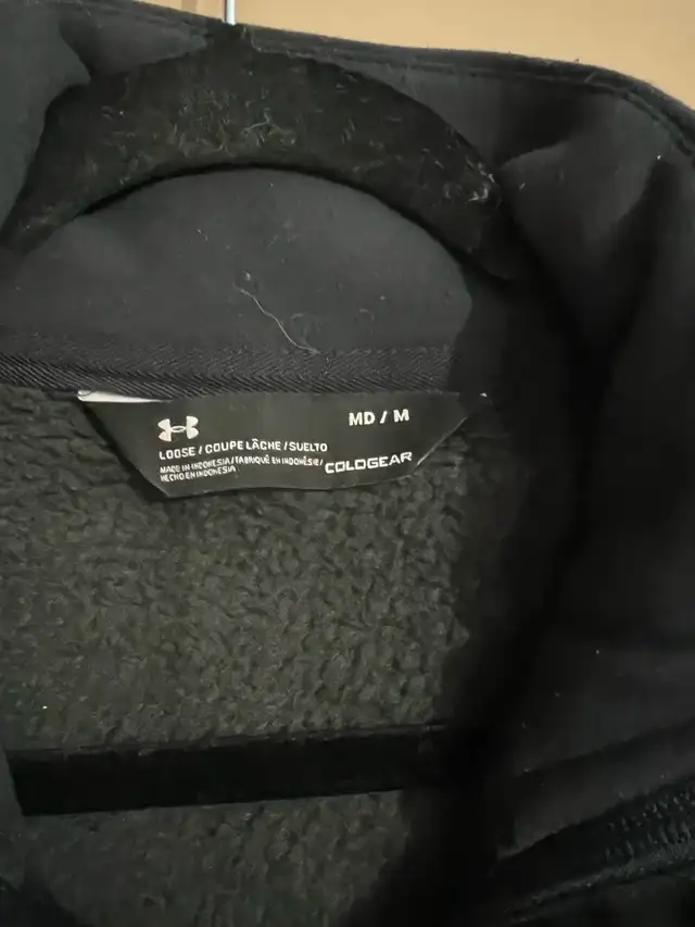 Women’s Medium Under Armour winter jacket in Women's - Tops & Outerwear in Sudbury - Image 3