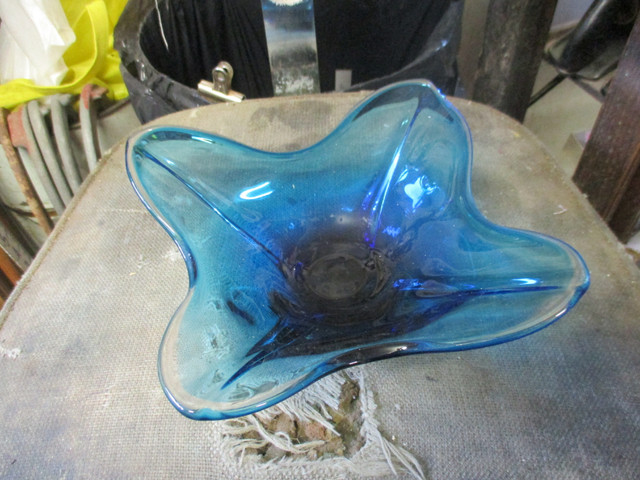 70s ODD BLUE PURPLE RETRO GLASS CHALET STYLE ART GLASS BOWL $20 in Home Décor & Accents in Winnipeg