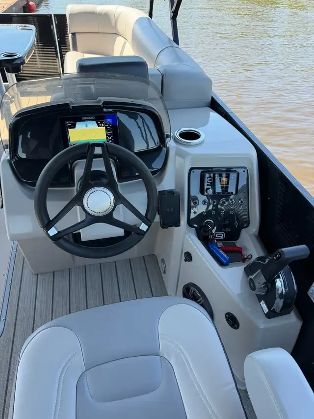 Ponton Princecraft Quorum 25RL 2023 in Powerboats & Motorboats in Trois-Rivières - Image 3