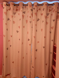 panneau rideau rose et gris