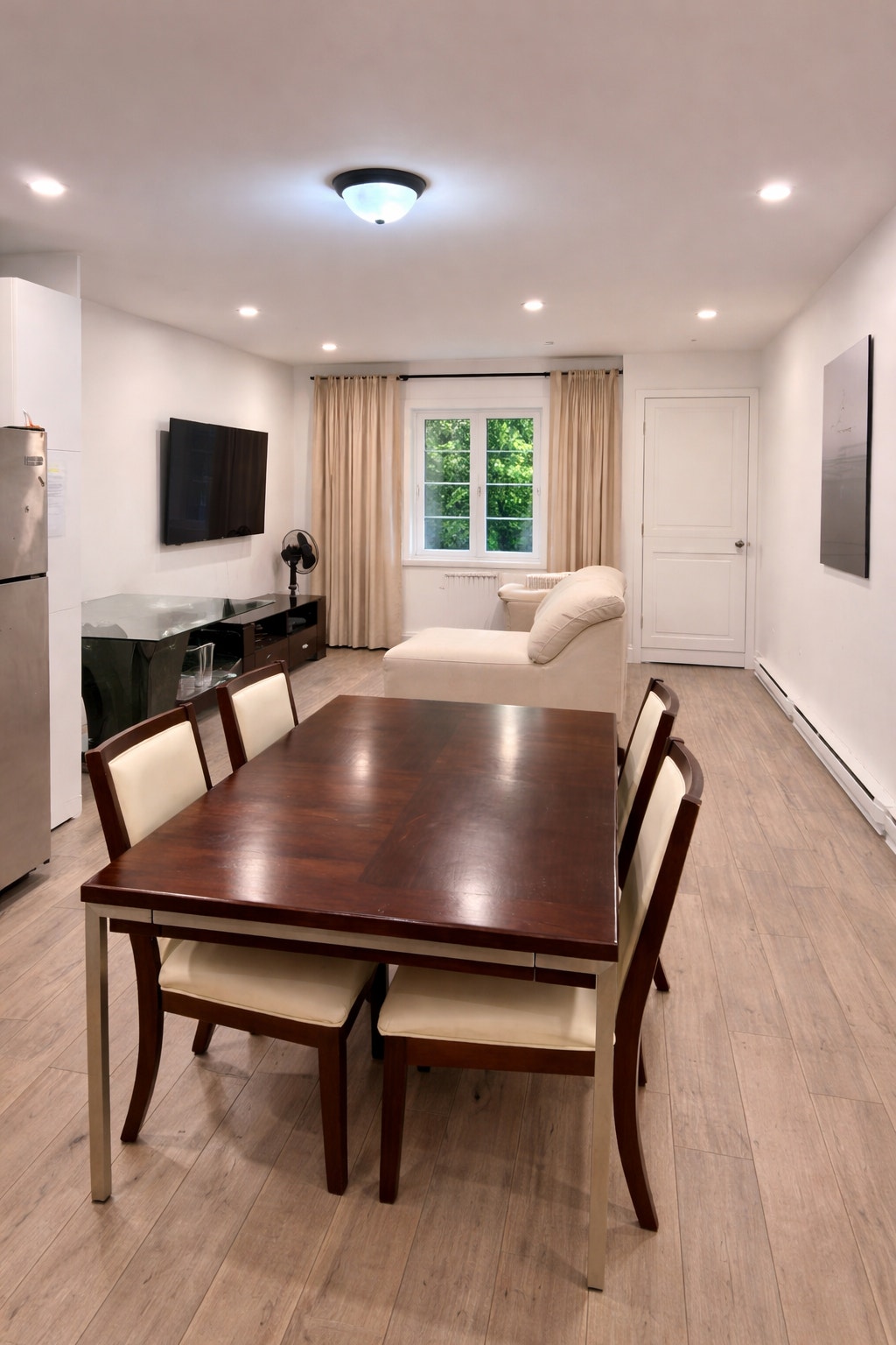 Large Bright Furnished Room | Metro Frontenac | Parking | $850 — photo 1