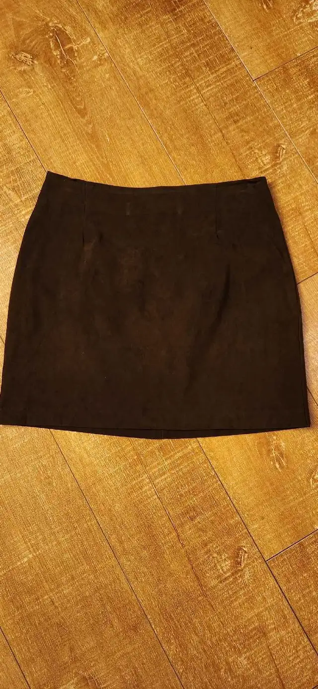 4 jupes médium  in Women's - Dresses & Skirts in Lévis - Image 3