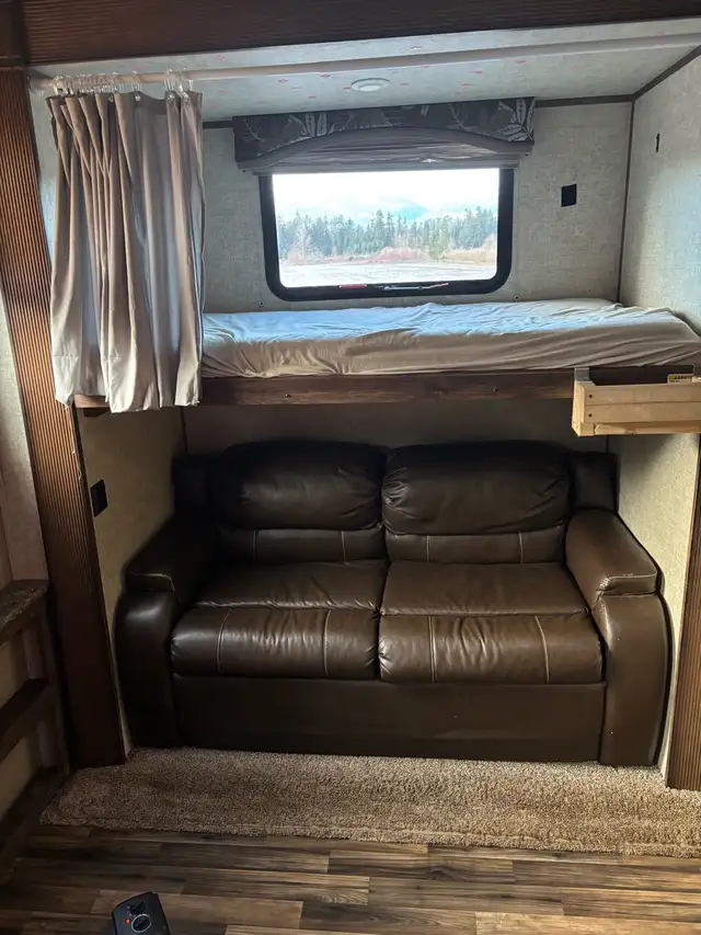 2015 keystone avalanch 5th wheel in Travel Trailers & Campers in Comox / Courtenay / Cumberland - Image 10