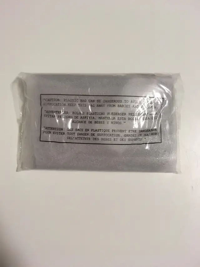 KATE SPADE - NWT - RED GLITTER CARD HOLDER / WALLET KEYCHAIN in Women's - Bags & Wallets in Kingston - Image 4