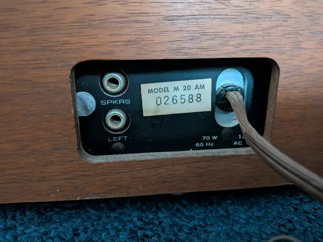 KLH Cambridge Massachusetts Model Twenty AM/FM Radio Turntable. in Stereo Systems & Home Theatre in City of Toronto - Image 11