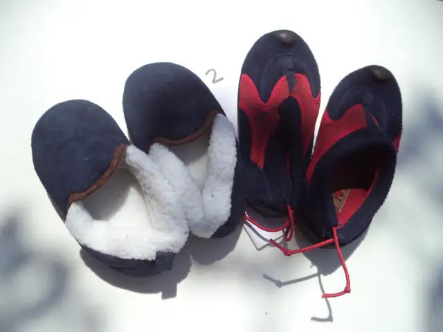 Pantoufles pour enfants in Kids & Youth in Longueuil / South Shore - Image 5