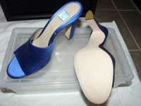 Silvia Bertolaja 4" designer shoes $200, size 39, blue satin, ne