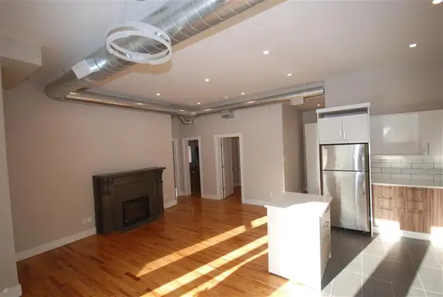 Bright 2-Bedroom Downtown Ottawa Apartment | Parking Included |