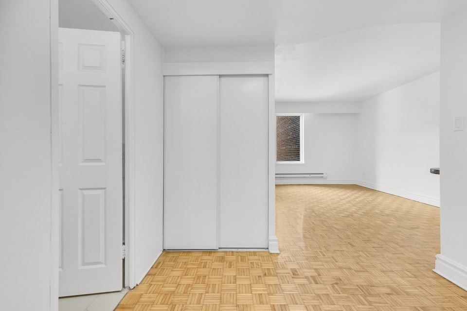 Studio Apartment in Westmount 5