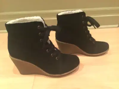 Bottes d’hiver pour femme grandeur 7, View more