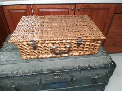 Ensemble de vaisselle pour pick nick $60.00 P.S. Je ne répond pas aux questions. ((Est - ce que c'es...