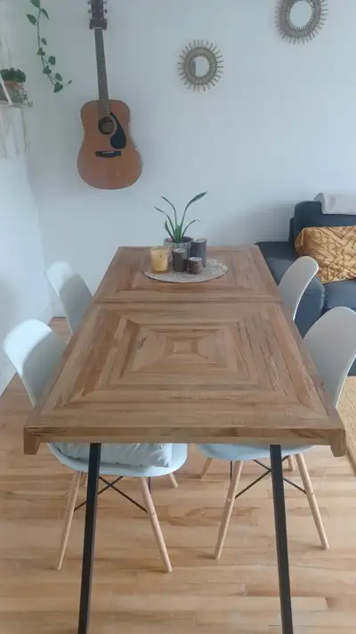 Table Structube et chaises Eiffel, View more