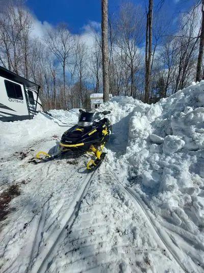 2003 Polaris Edge 800 in great shape runs amazing with studded track looking to trade for a Runabout...