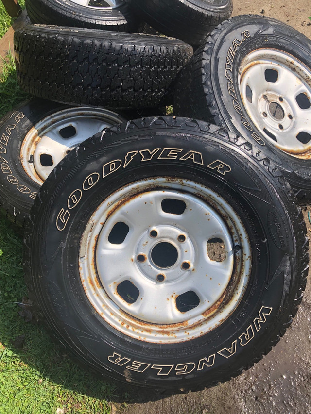 4 Snow tires (LT265/70R17) on Steel rims from a Dodge Ram in Tires & Rims in Gatineau