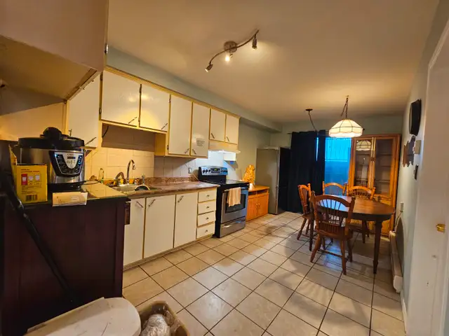 Room ALL included. Metro Beaubien/Fabre. Available week/month628647511601941214