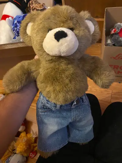 The jeans will be included Major intersections are burnhamthorpe and confederation parkway Mississau...