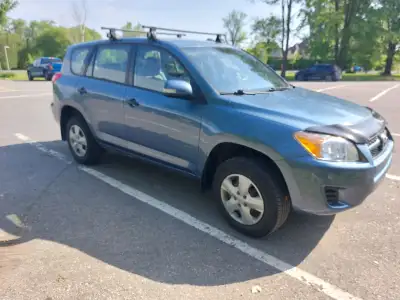 Un superbe véhicule bien entretenu! Rav4 2010 LE FWD, Pacific Blue 2.5L Dual VVTI, automatique 274 0...