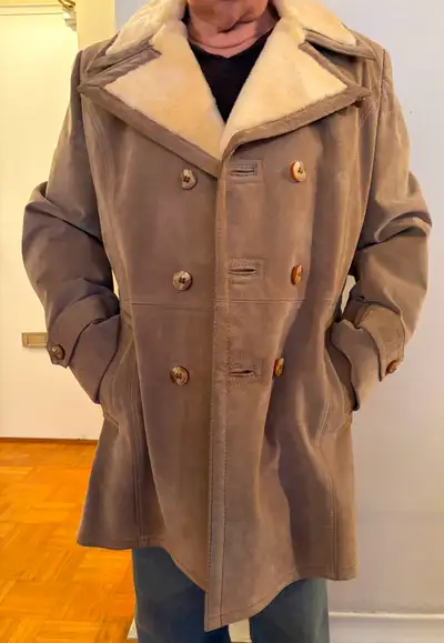 VINTAGE MENS SUEDE/SHEEPSKIN COAT – 1970-80’s, View more