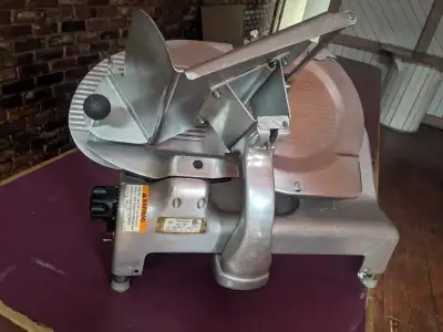 berkel 909/1 industrial meat slicer. Used in working condition. Need gone contact Jay 365-378-9054.