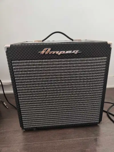 Ou peut échanger contre amplificateur de guitare ou basse de taille plus petite. Échange de même val...