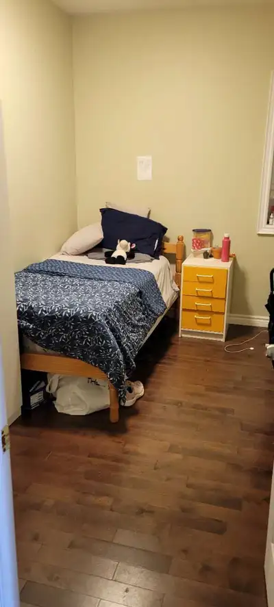 A room on the first floor of a co-ed house for rent minutes away from York University and nearby tra...