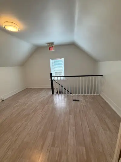 Fresh and bright bachelor apartment available for rent in Maple. All utilities included in monthly r...