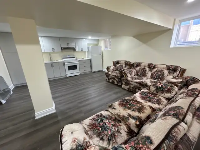 Female only - private rooms for lease in Room Rentals & Roommates in Oshawa / Durham Region - Image 6