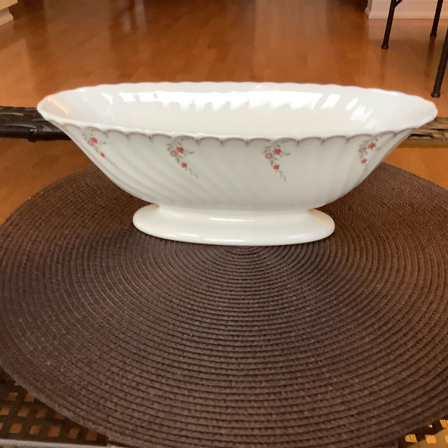 Wedgewood Bone China Decorative Oval Bowl in Kitchen & Dining Wares in Bedford