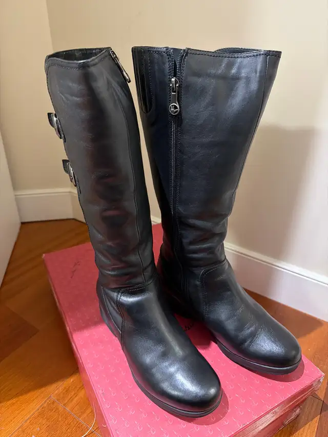 Women winter black leather knee-high boots in Women's - Shoes in Calgary - Image 2