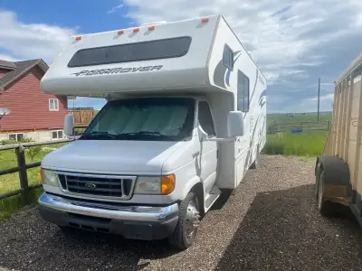 VERY RARE 2006 Four Wynns class C toyhauler. F450 chassis, V10. New front tires, front end done. Sle...