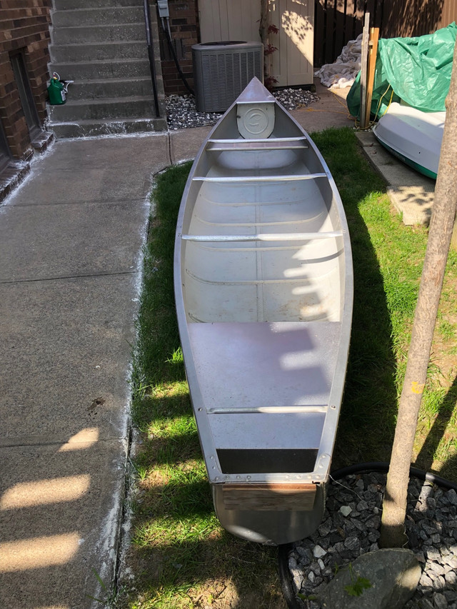 17 foot flat back aluminum Grumman Canoe and 3.5 hp Nissan Motor Canoes, Kayaks & Paddles