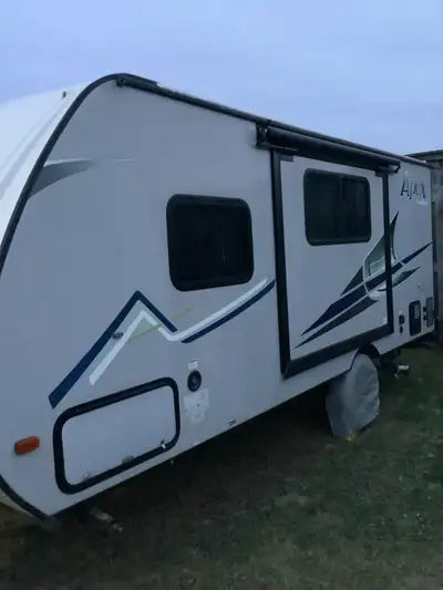 2018 coachman Apex nano in perfect condition bought and had it since new well maintained and cared f...