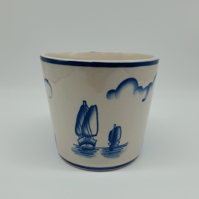 Delft Holland style Ceramic handpainted planter in Arts & Collectibles in Oshawa / Durham Region - Image 3