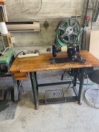 Vintage Cast Iron Singer 96K40 Treadle Sewing Machine