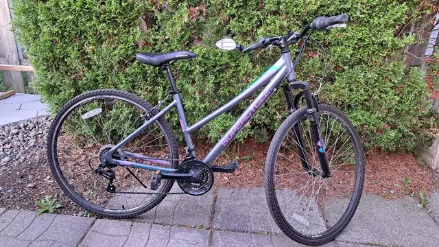Vélo hybride de marque Supercycle in Cruiser, Commuter & Hybrid in Laval / North Shore - Image 3