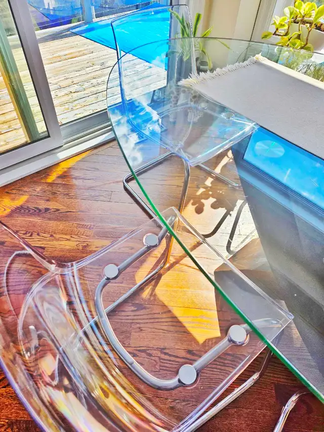 Glass Dinning table  in Dining Tables & Sets in Markham / York Region - Image 6