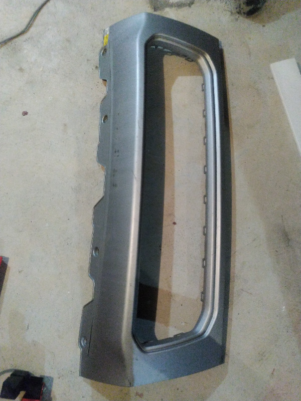 Ram promaster grille trim in Auto Body Parts in Winnipeg - Image 2