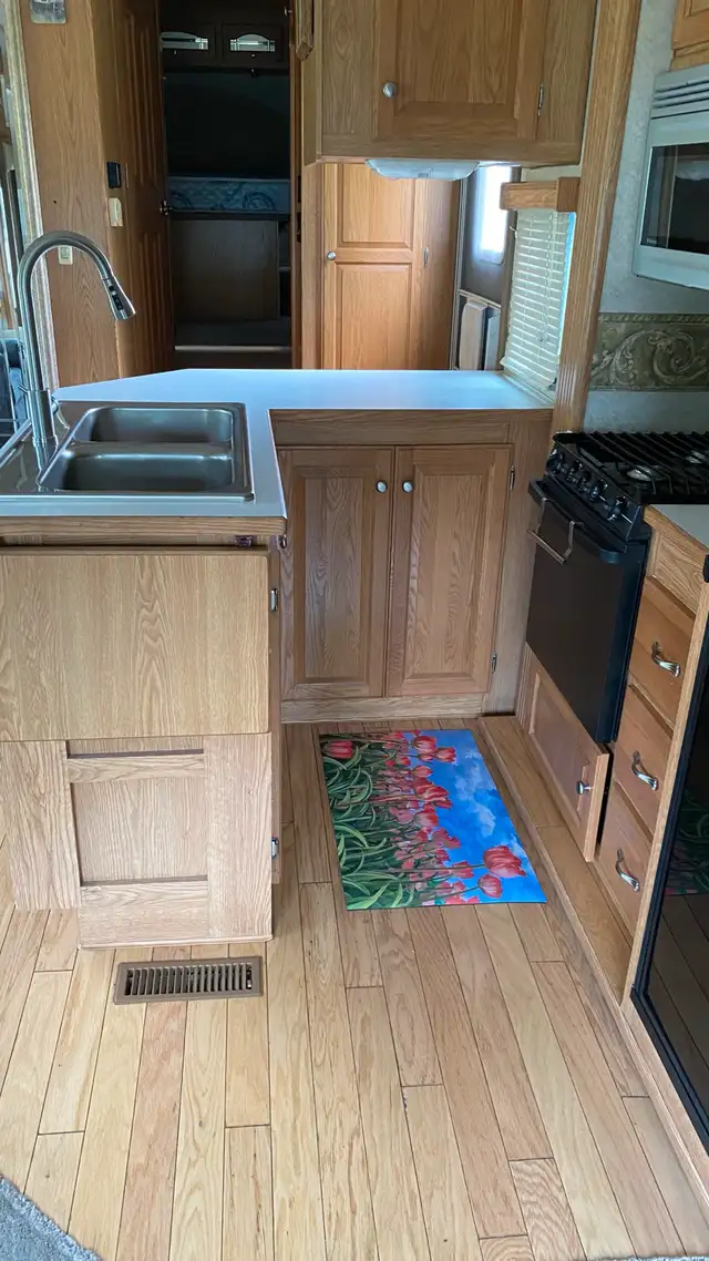travel trailer (fifth wheel) in Travel Trailers & Campers in Quesnel - Image 9