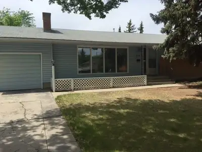 HUGE HOUSE FOR RENT in University Heights. 4 bedrooms, 3 bathrooms. Huge yard, Walking distance to U...