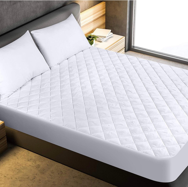 Utopia Bedding Quilted Fitted Mattress Pad TWIN in Bedding in Markham / York Region - Image 2