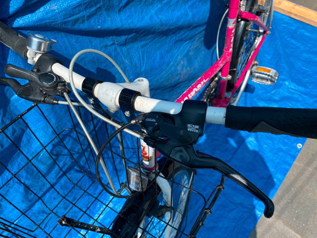 Women's hybrid 18 speed, gently used, bicycle in Cruiser, Commuter & Hybrid in City of Toronto - Image 2