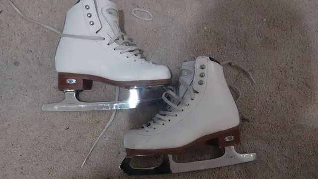 Riedell Stride figure skates sz. 1.562864365092097121
