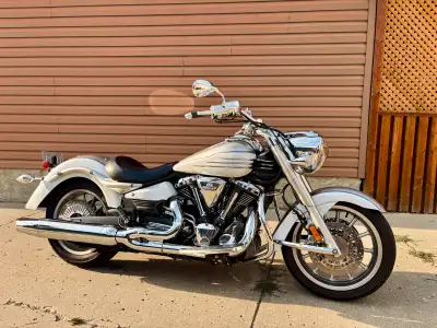 2009 Yamaha Stratoliner 1900cc in fantastic shape. First pic is bagless, second has the bags/bracket...