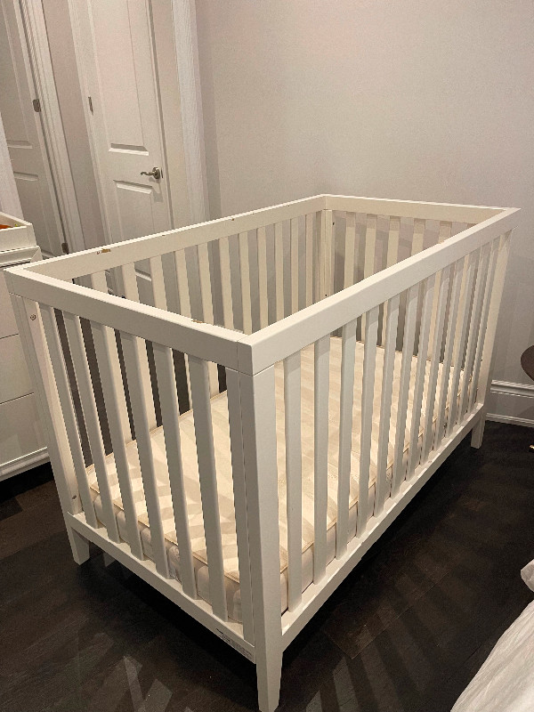 Crib Pottery Barn includes mattress, bumper and skirt. All white in Cribs in Mississauga / Peel Region - Image 2