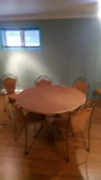 Table en rotin et 6 chaise