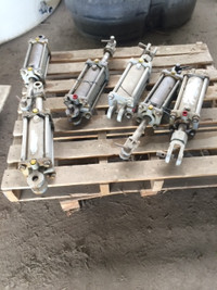 Hydraulic cylinders off Kongsklide cultivator